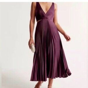 Plum Pleated V-Neck Midi Dress